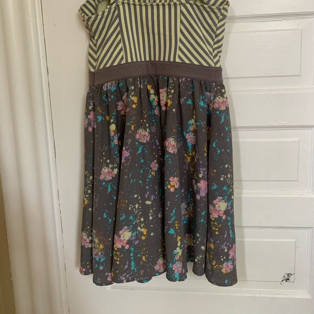 Dress - Picture 3 of 4